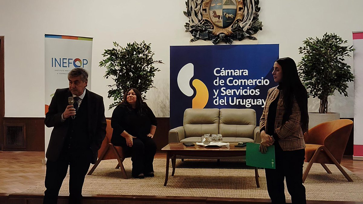 #Ahora 👉 Firmamos convenio por el programa “Liderazgo con propósito: Diversidad e inclusión de mujeres en el ámbito laboral”. Está en el marco de Acortando brechas, una iniciativa financiada por INEFOP para empoderar a mujeres, favorecer su inclusión en el mercado de trabajo y