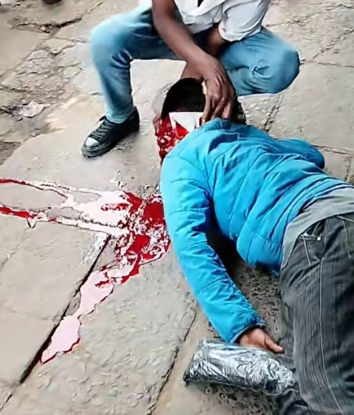 This guy was selling  masks  only  to be shot live on camera at Moi Avenue 
#TuesdayMAANDAMANO