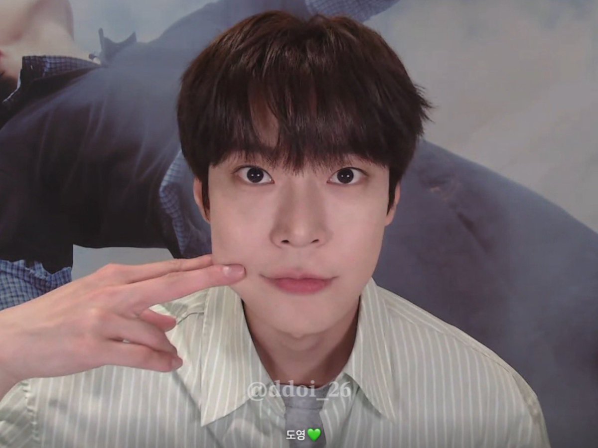 jaeyuno_j's tweet photo. โดยองคีบแก้มตัวเอง ผมตายน่ารักมาก 😭😭😭 https://t.co/v3wpRQOxzz