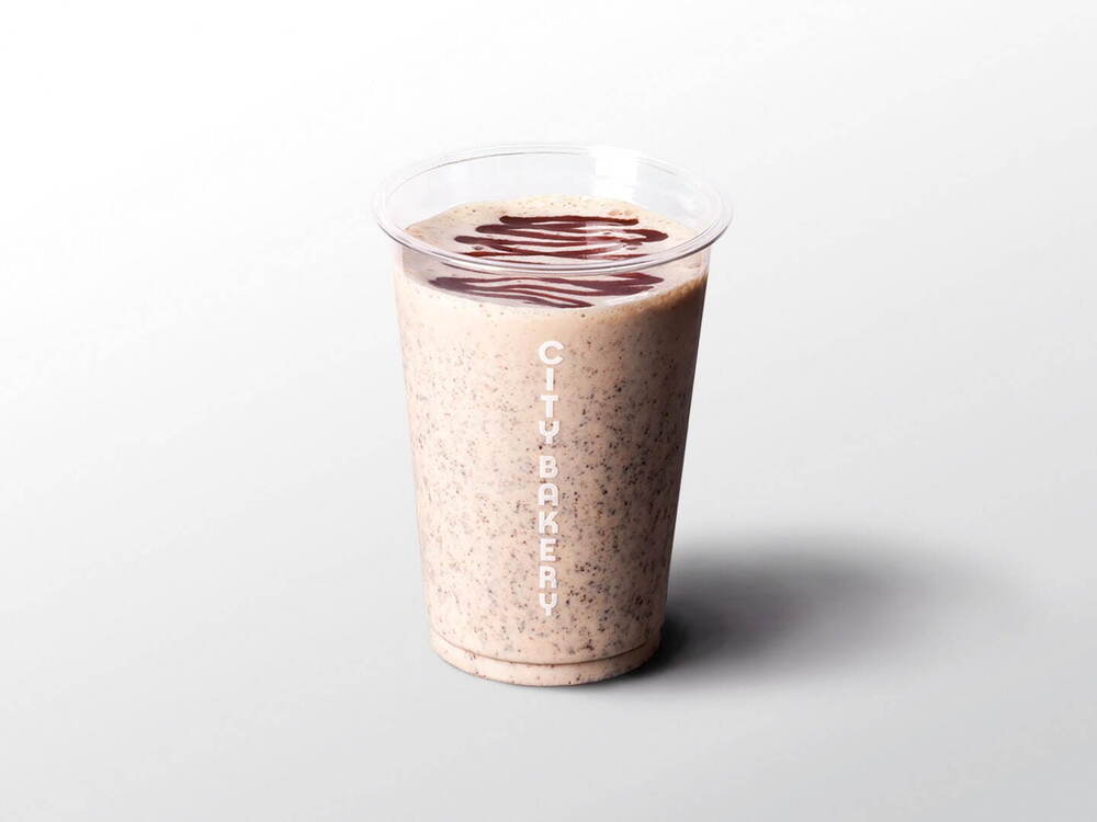 ザ シティ ベーカリーの夏限定クッキーシェイク、爽快チョコミントアイスやバニラアイス×苺ソース - fashion-press.net/news/134900