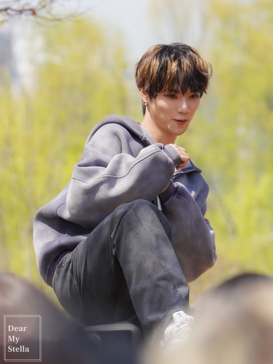 LoveYunOnly18's tweet photo. 250411 뮤뱅 미팬

=^. ̫ .^= 🐾💥

#앰퍼샌드원 #윤시윤 #AMPERSANDONE #SIYUN https://t.co/iZLVCLjigK