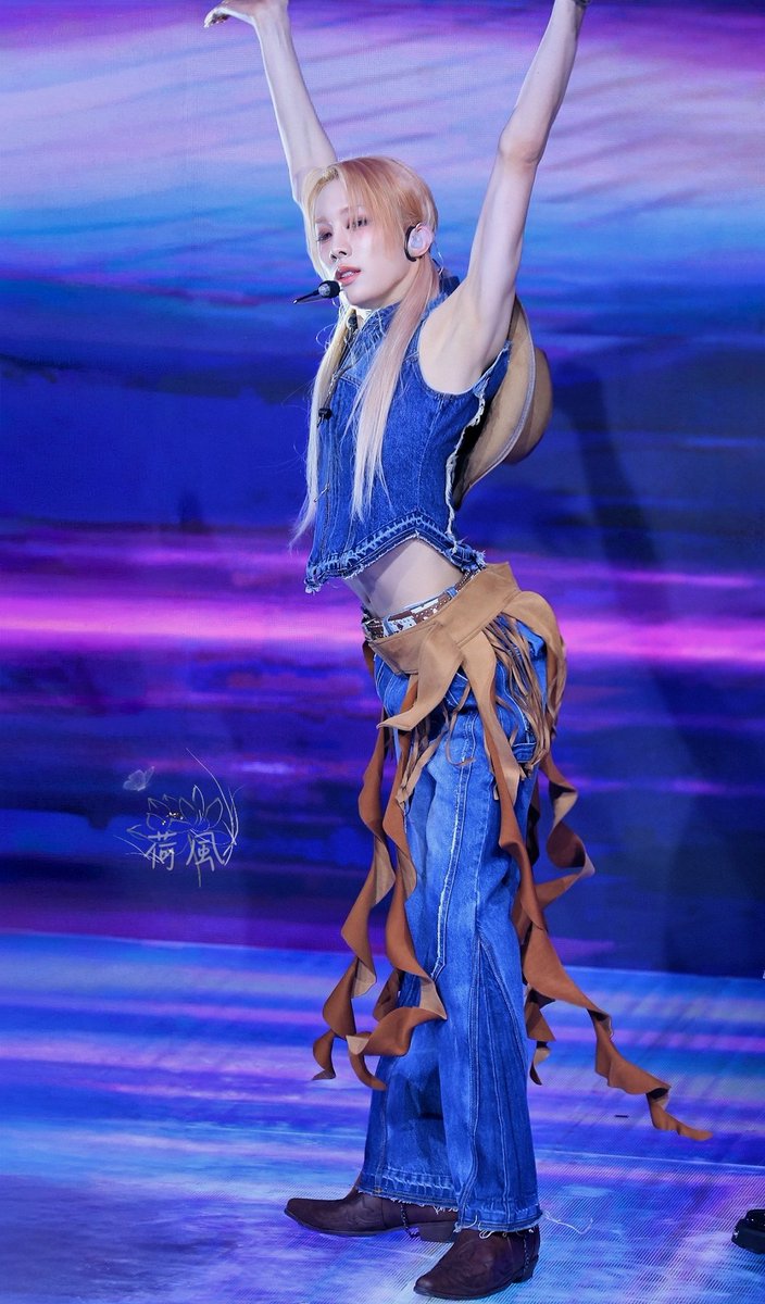 XLOV 2ND SINGLE ALBUM [I ONE] SHOWCASE Rui's body curves when