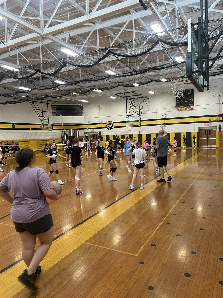 50+ 7th and 8th graders at open gym this morning! The future is bright🌟