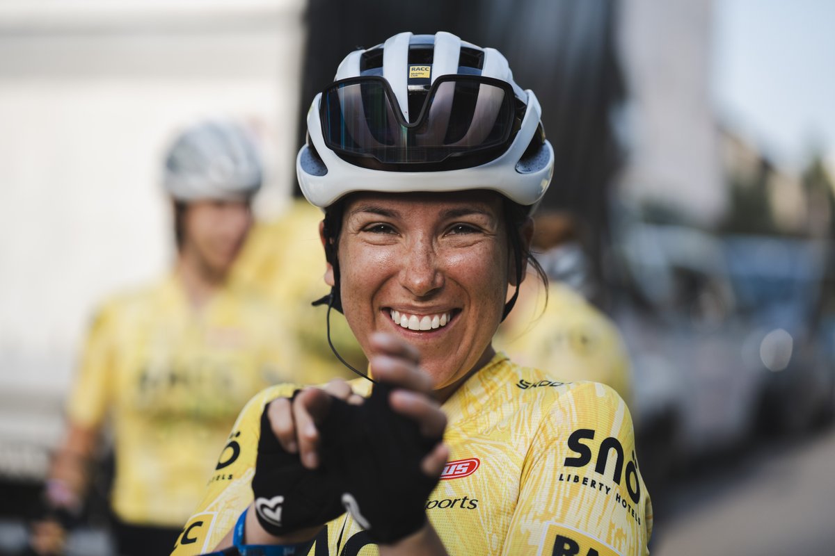 manafer_'s tweet photo. 🏔️925 km, 16.000 m+ y una misión: Cruzar los pirineos del mar Mediterráneo al Atlántico en siete días.
Una aventura increíble en la Transpyr Coast to Coast. Cansancio, aprendizaje y superación. Me llevo mucho más que una medalla. ¡Gracias #Transpyr! 🫶 https://t.co/wqyRv7k6DJ