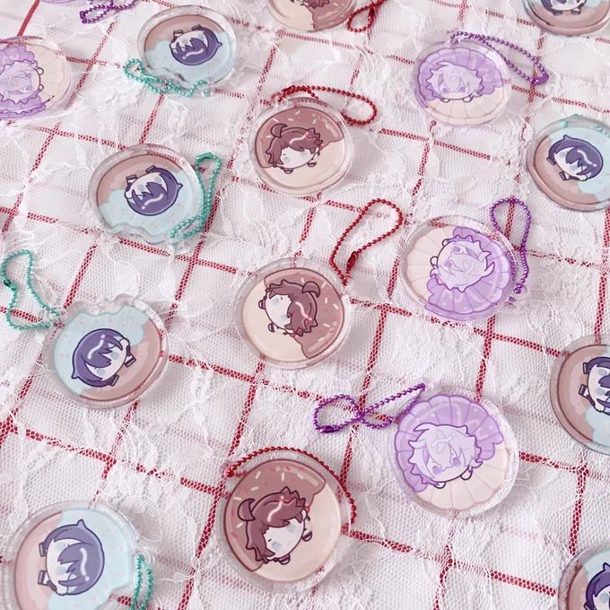 𓌉◯𓇋 ミニドーナツアクキー 小さめサイズのアクリルキーホルダー 少し厚みがあるので自立もします 立ててもよし並べてもよし #にじそうさく10