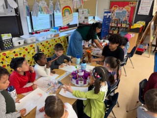 BayShoreSchools's tweet photo. Students in Mrs. Spinelle's 8th grade class @BayShoreMSLrnrs walked to Mary G. Clarkson School to celebrate their reading accomplishments by sharing picture books with kindergarten students. Each student read aloud to a small group &amp; worked on a fun project. #ItsAShoreThing https://t.co/pKFOiL46qO