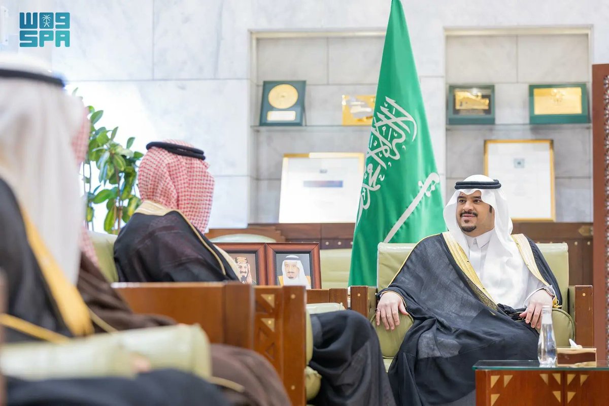 SPAregions's tweet photo. نائب أمير الرياض يستقبل مدير عام فرع وزارة الصحة بالمنطقة.
https://t.co/6EqmhmhXpz
#واس_عام https://t.co/YKXWtBYIRO