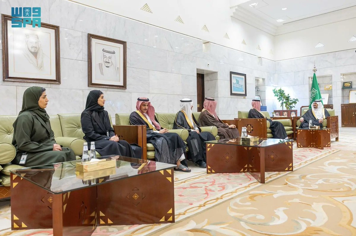 SPAregions's tweet photo. نائب أمير الرياض يستقبل مدير عام فرع وزارة الصحة بالمنطقة.
https://t.co/6EqmhmhXpz
#واس_عام https://t.co/YKXWtBYIRO