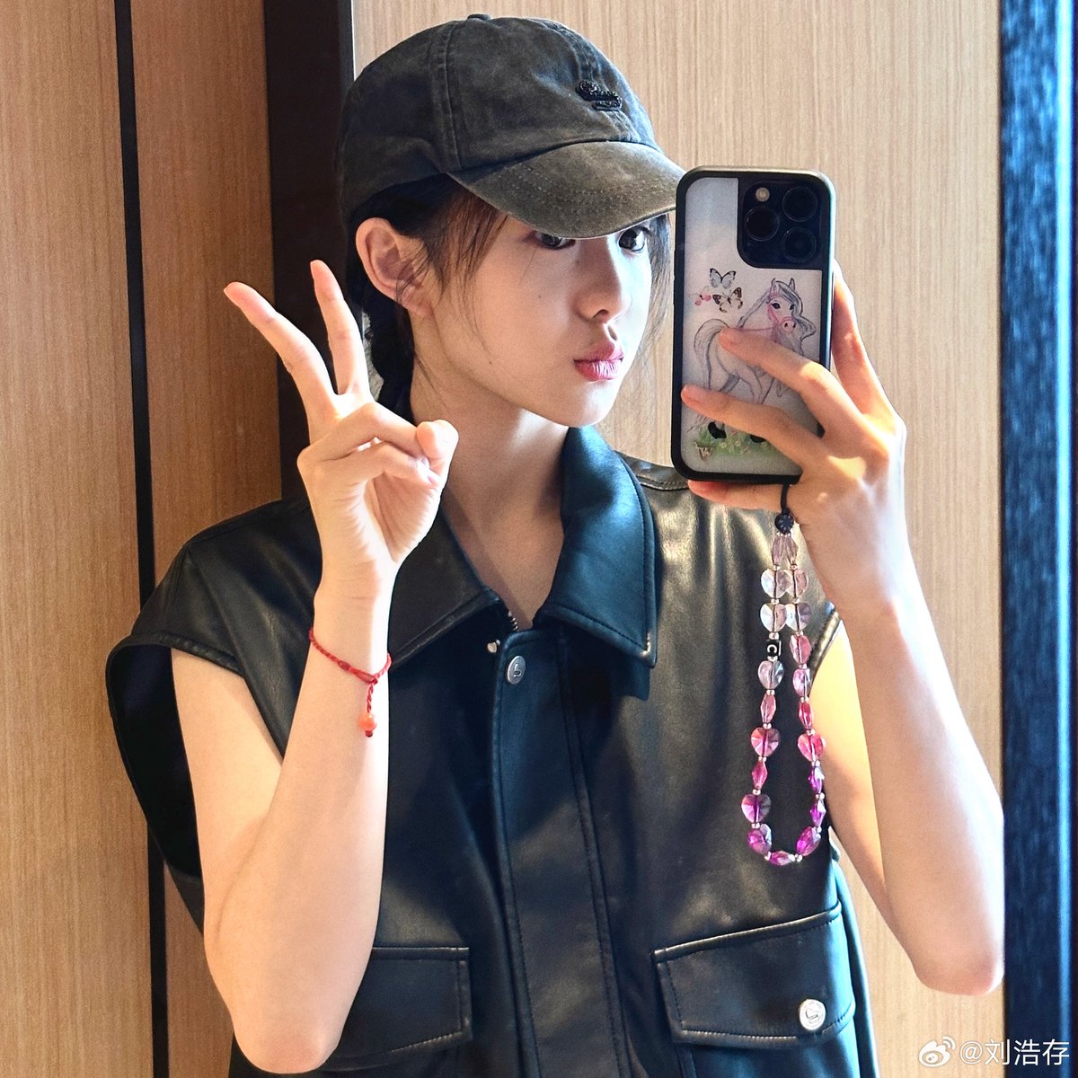 dramapotatoe's tweet photo. #LiuHaocun shares new selfies https://t.co/WpZOWXmQUk