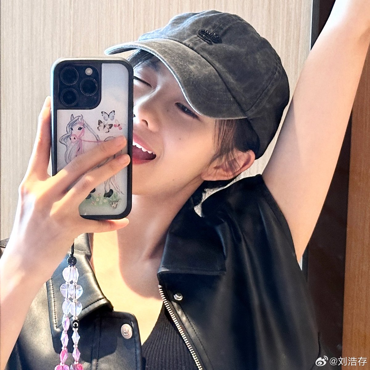dramapotatoe's tweet photo. #LiuHaocun shares new selfies https://t.co/WpZOWXmQUk