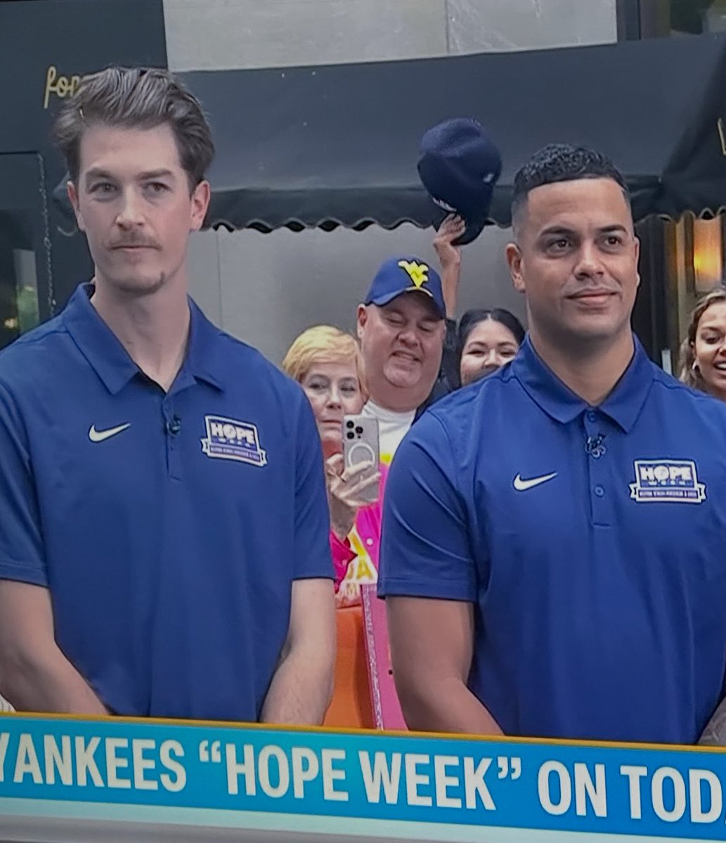 Toothman_Ford's tweet image. Someone reppin the Mountaineers on the @TODAYshow plaza!