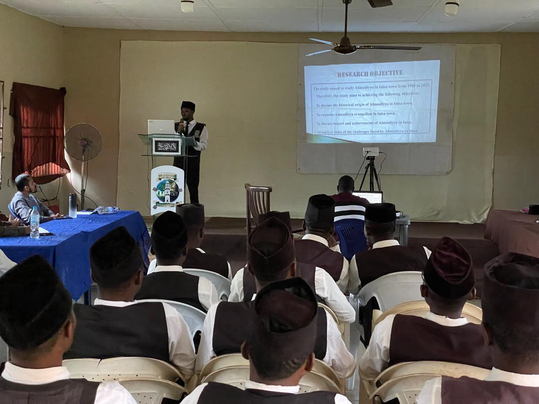 JamiaNigeria's tweet image. Alhamdulillah for the success of the Project defense by the final year students in Jamia Ahmadiyya Nigeria.
The sittings were insightful and educating, as the students took us through their projects and findings.

#JamiaNg #ProjectDefence #Education