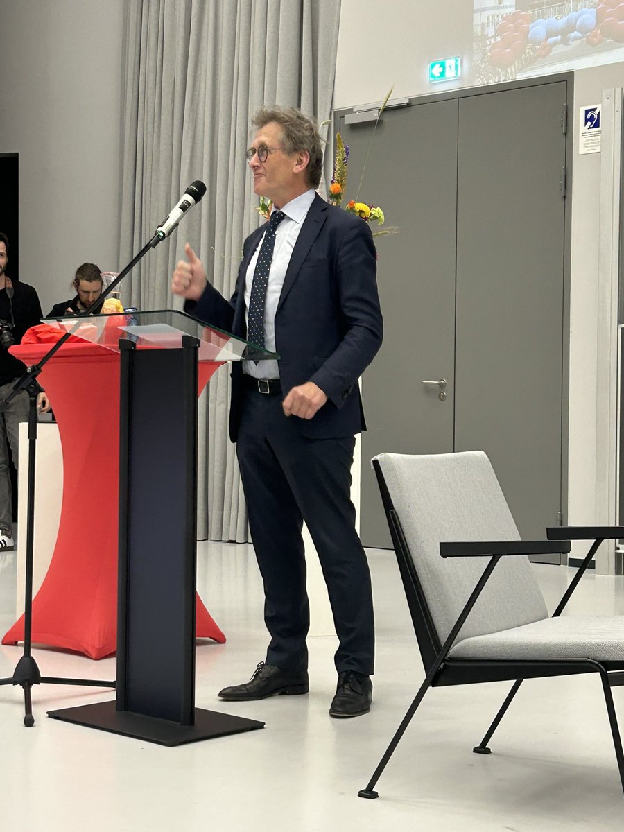 Nobelprijswinnaar Ben Feringa houdt een warm pleidooi voor nieuwsgierigheid, samenwerking en zelfs verdwalen bij de feestelijke opening van het indrukwekkende gebouw dat zijn naam draagt. #openingferingabuilding <a href="/univgroningen/">University of Groningen</a>