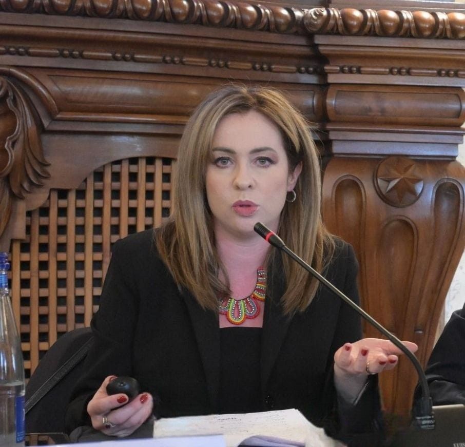 elisagiomi's tweet photo. Thanks to @POLITICOEurope and @egreechee for giving me the opportunity to take stock of some of the most important issues we are addressing in @AGCOMunica: #influencer, age verification and the implementation of the #DSA-#Digital Service Act https://t.co/zoY2sCde8q https://t.co/9Ky7zH9Z9h