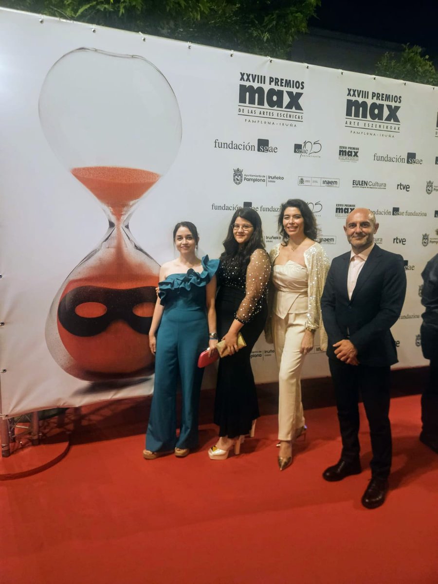 FSG Navarra (@gitanos_org_nav) on Twitter photo Ayer asistimos a los #PremiosMAX en el Teatro Gayarre 🎭
Gracias por invitar a <a href="/gitanos_org/">F.SecretariadoGitano</a> y <a href="/gitanos_org_NAV/">FSG Navarra</a> y por visibilizar los 600 años del pueblo gitano en España 🙌
Arte, memoria y cultura con acento gitano.
#CulturaGitana #OrgulloGitano #FSGNavarra Ayer asistimos a los #PremiosMAX en el Teatro Gayarre 🎭
Gracias por invitar a <a href="/gitanos_org/">F.SecretariadoGitano</a> y <a href="/gitanos_org_NAV/">FSG Navarra</a> y por visibilizar los 600 años del pueblo gitano en España 🙌
Arte, memoria y cultura con acento gitano.
#CulturaGitana #OrgulloGitano #FSGNavarra