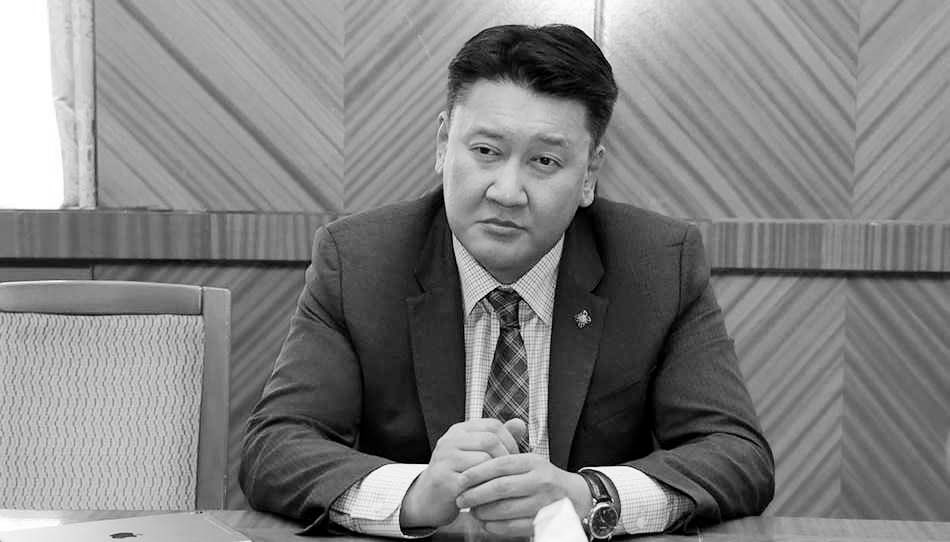 Шинэ ЗГ-ыг “зайл зайл” гэж бодоход олон таван тайлбар ч хэрэггүй!
Энэ дампуурсан гөлөг хэвээрээ үлдчихлээ, тэгээд бол оо!