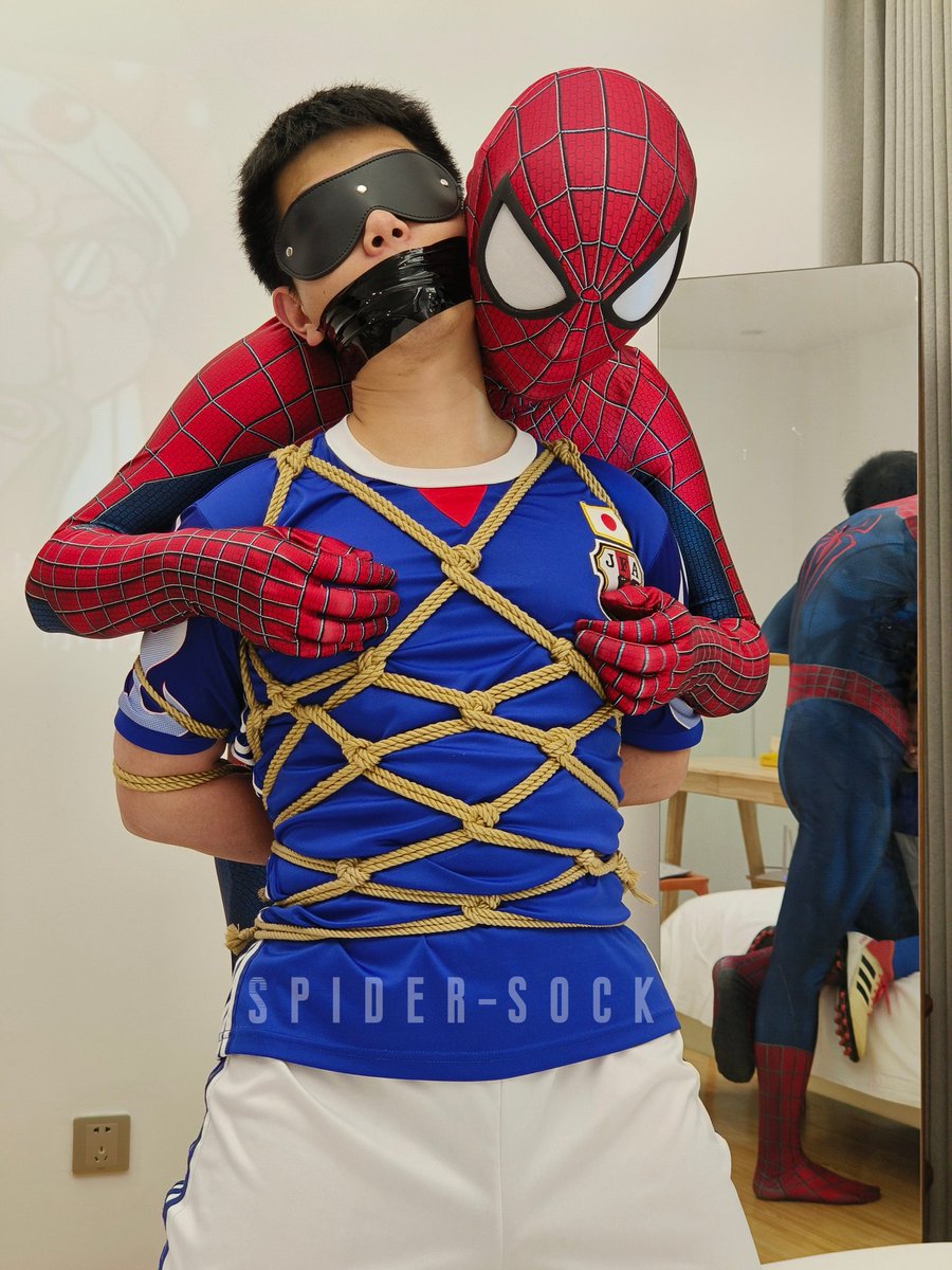這個蜘蛛俠壞得很
趁足球小將被綁
就對他動手動腳😏
🪢&amp;📷:<a href="/socklad/">spider-sock</a>
spidey:<a href="/Spr1123/">杭杭</a>