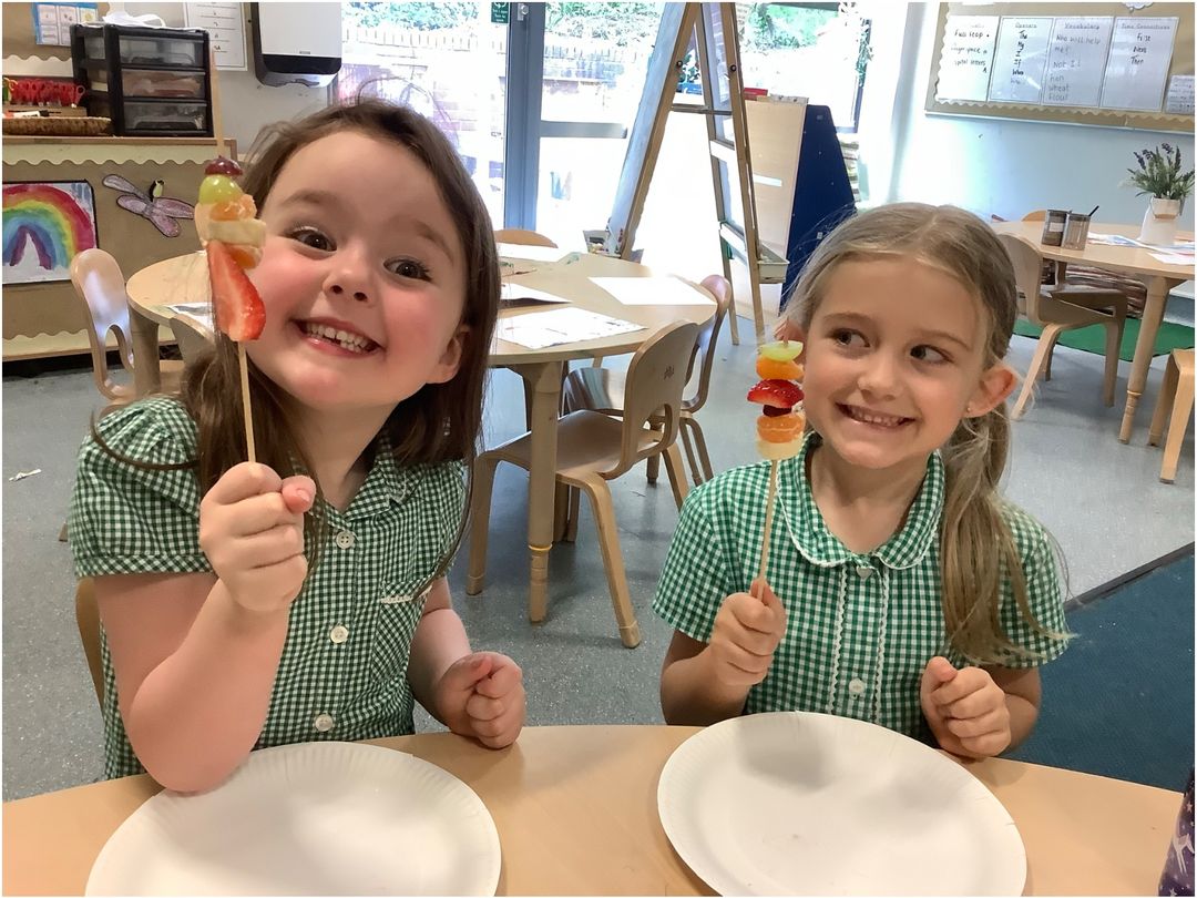 glanhowyprimary's tweet photo. Pupils in Corn Du have been learning about how to keep healthy by eating a variety of healthy foods. We made our own tasty fruit kebabs and got to taste some new fruit that we hadn't tried before! #CornDu #HealthyConfidentIndividuals https://t.co/XA3QLPsp15