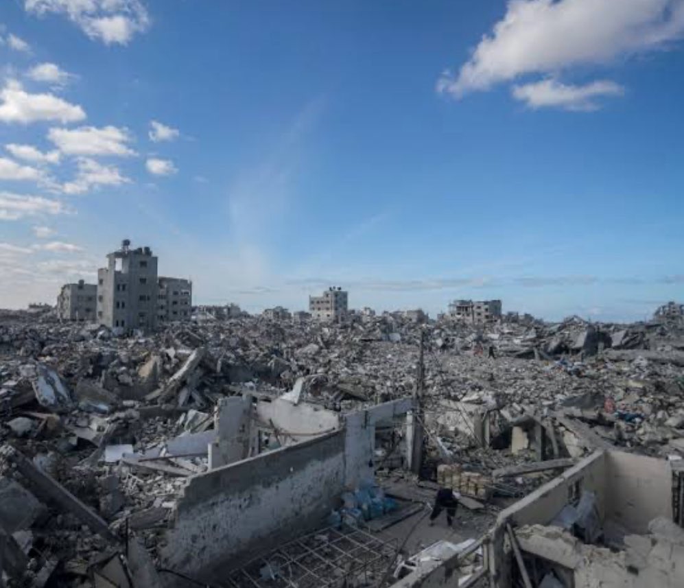 H1SaiaDaMatrix's tweet photo. Ain, o Irã atacou civis… abaixo imagem do que Israel está fazendo com os civis em Gaza. Há quase dois anos Israel bombardeia civis, mulheres, crianças, hospitais, campos de refugiados, jornalistas, membros da ONU. Toda bomba que cair em Israel é justa e necessária. https://t.co/huZ9zO4KVA