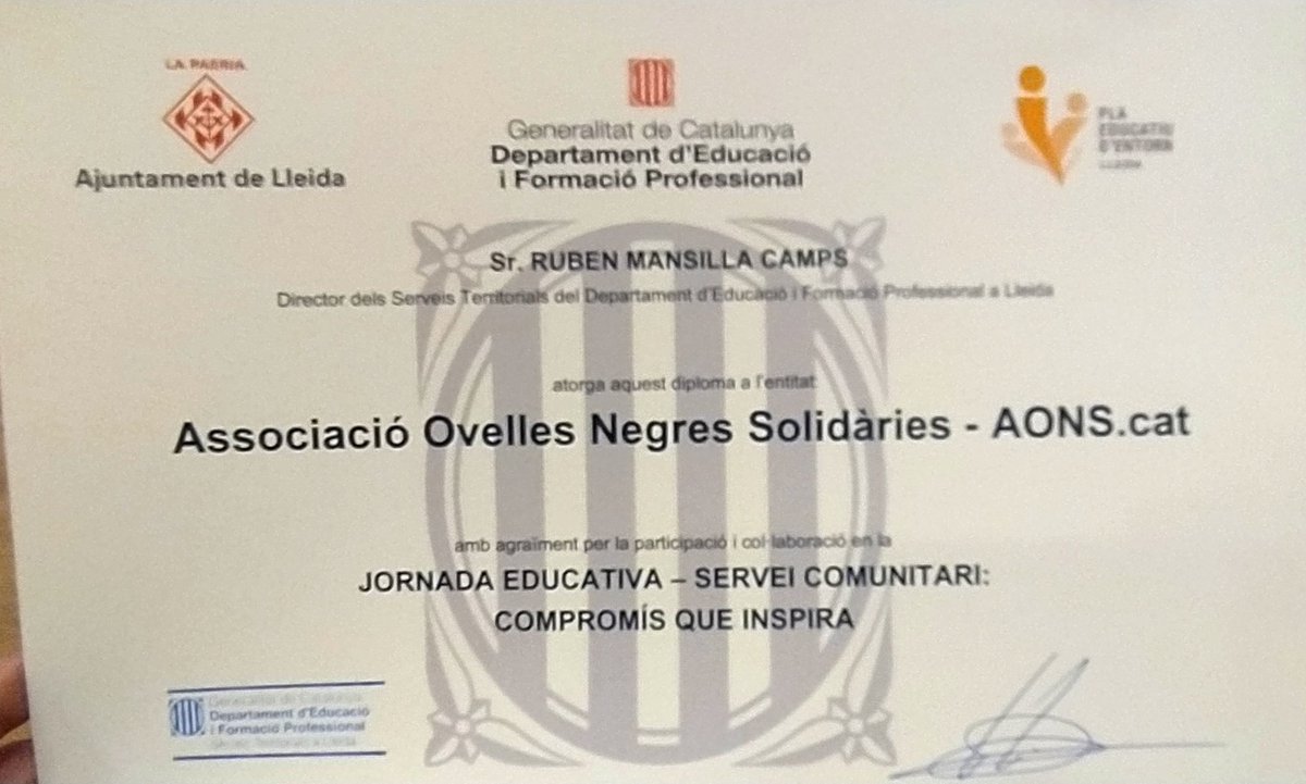 Aquest matí <a href="/Aons_Lleida/">AONS LLEIDA</a> ha assistit a la Llotja a recollir el reconeixement com a entitat col.laboradora en la Jornada Educativa d' entorn de Servei Comunitari del Pla Educatiu. #plaeducatiulleida #entitats #serveicomunitari