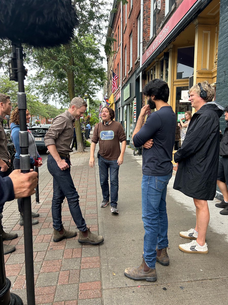 Several BTS from Aaron on the set of Ginny &amp; Georgia season 3.
📷: gngbts
#aaronashmore #ginnyandgeorgia #ginnyandgeorgiaS3