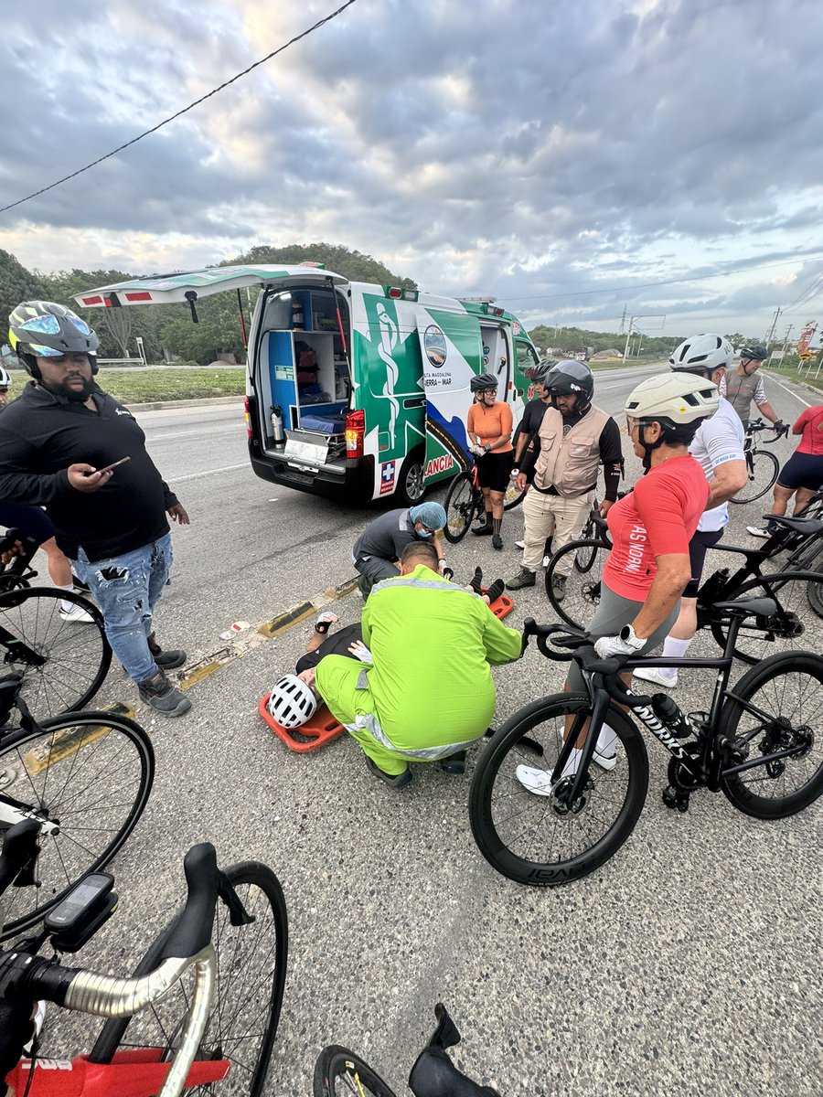 WalterRitzel's tweet photo. @rutadelsoltram3 importante actualizar y renovar la señalizaciones en las vías dado que se han dañado y no la han remplazado ocasionando accidentes en la vía.. sector báscula concesión Y cienaga sentido Santa Marta / Y Ciénaga. https://t.co/b7foo5CWvZ
