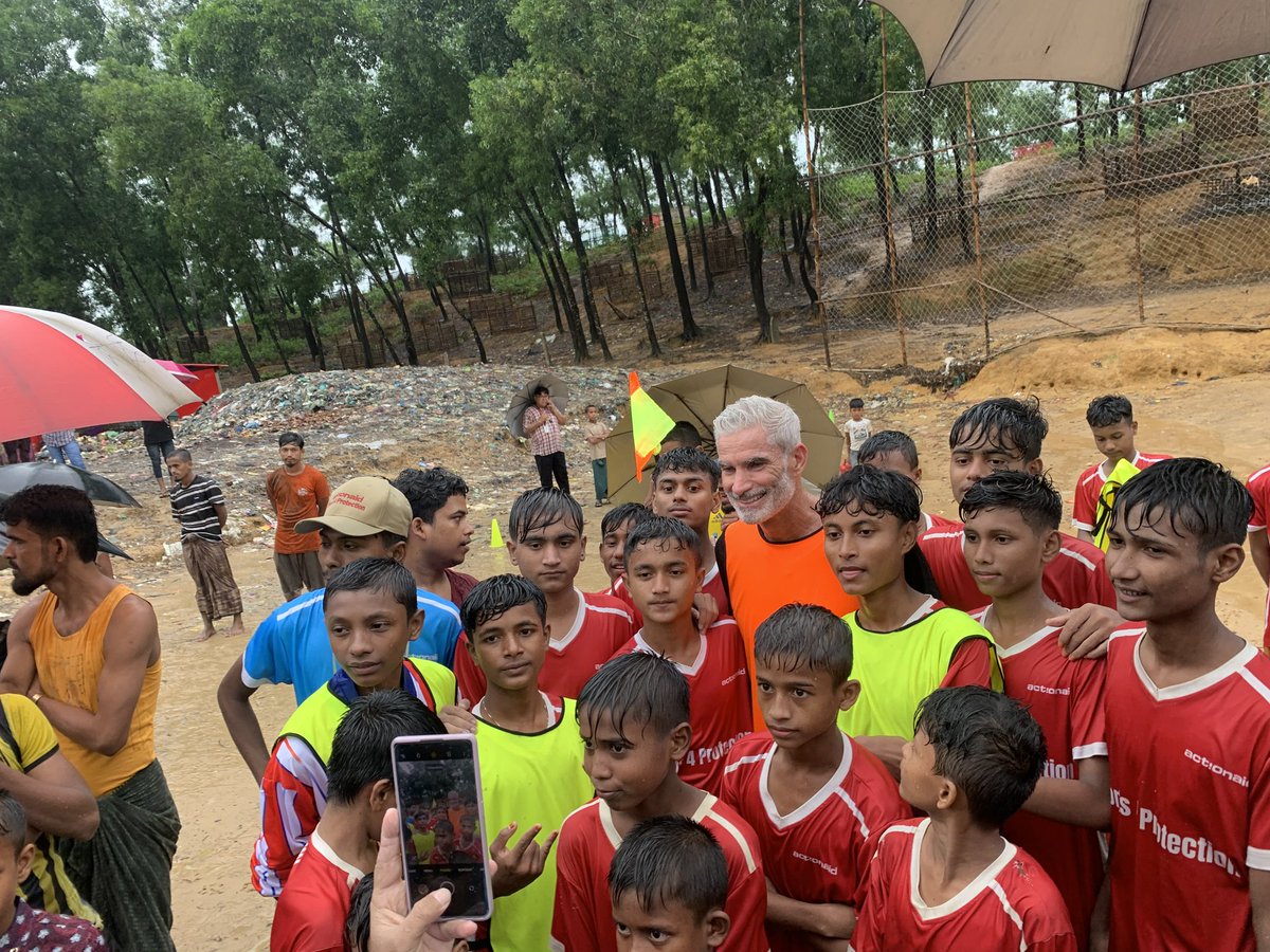 CFWRohimUllah's tweet photo. I had the pleasure of meeting @Craig_Foster &amp; Graham Thom who came from Australia to visit the Rohingya refugee camp.Both of them are kind-hearted &amp; approachable.They also played football with Rohingya players. It was truly inspiring to meet them and hear their kind words https://t.co/3abYXWjuxG
