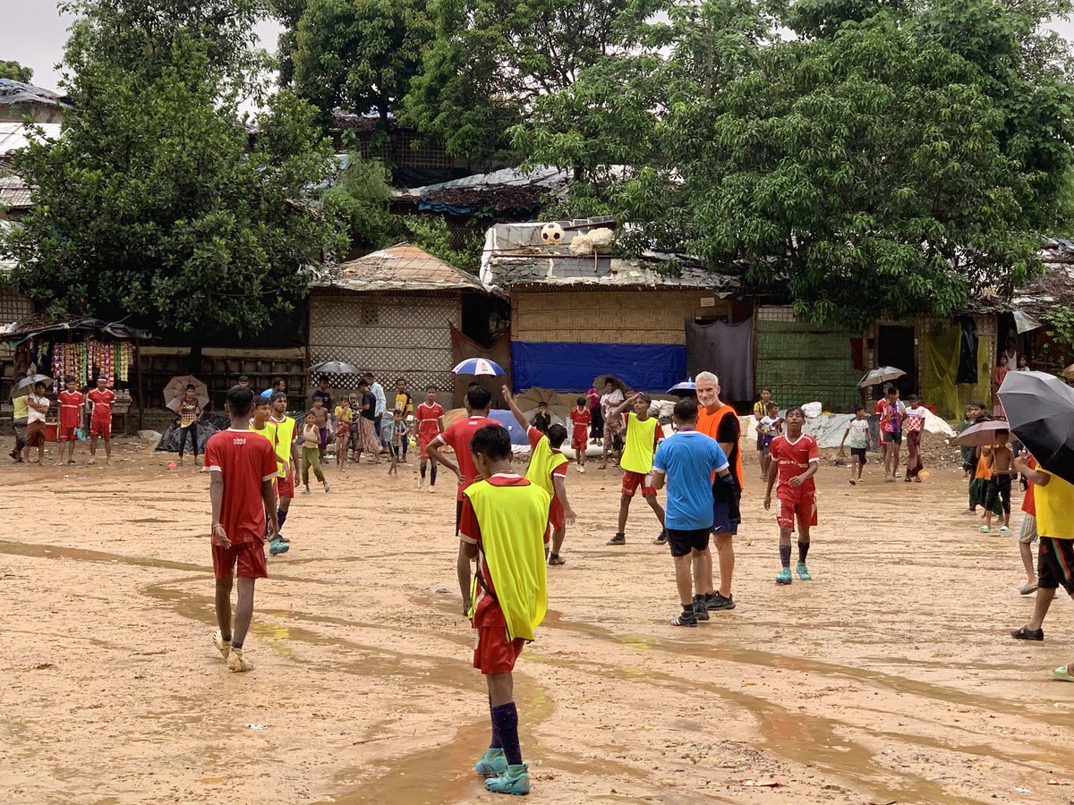CFWRohimUllah's tweet photo. I had the pleasure of meeting @Craig_Foster &amp; Graham Thom who came from Australia to visit the Rohingya refugee camp.Both of them are kind-hearted &amp; approachable.They also played football with Rohingya players. It was truly inspiring to meet them and hear their kind words https://t.co/3abYXWjuxG