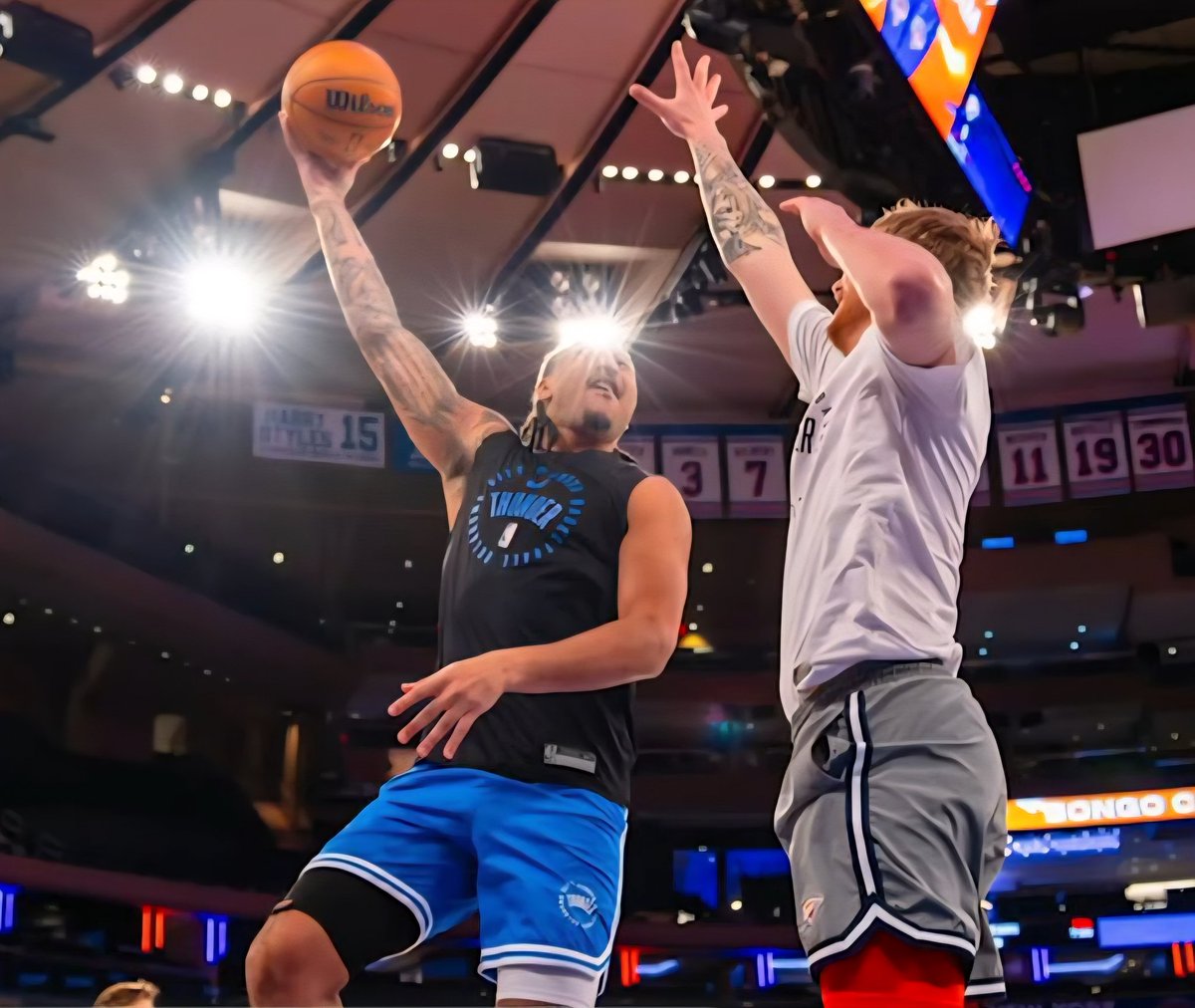 Met nog één overwinning te gaan heeft <a href="/okcthunder/">OKC THUNDER</a> bijna de NBA-titel te pakken. Dat zou ook de volgende Nederlandse NBA-kampioen betekenen, want onderdeel van de de 17-koppige staf is een video-analist uit Bergen op Zoom.

👇
open.substack.com/pub/luukvburg/…