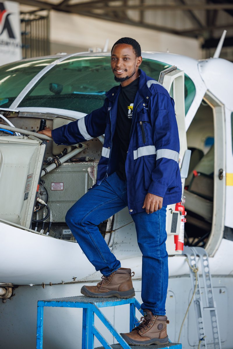 AerolinkUganda's tweet image. Our promise: Unwavering reliability 
Our method: Meticulous teamwork
Our engineering experts are the foundation of our on-time performance. As Uganda&apos;s trusted safari airline, our commitment to your journey starts here
#AerolinkUganda #SafariReady #VisitUganda #OnTime #Aviation