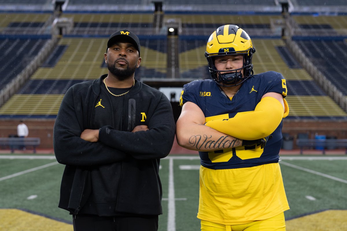 Trent Knoop (@trentknoop) on Twitter photo Alister Vallejo(<a href="/AlisterVallejo/">Alister Vallejo</a>) on why he chose Michigan over both Notre Dame and Kansas:
'Why Michigan? Ann Arbor is home. On and off the field, everything just fits'
He also talks about a few players he would love to see join him in Ann Arbor.
STORY:si.com/college/michig… Alister Vallejo(<a href="/AlisterVallejo/">Alister Vallejo</a>) on why he chose Michigan over both Notre Dame and Kansas:
'Why Michigan? Ann Arbor is home. On and off the field, everything just fits'
He also talks about a few players he would love to see join him in Ann Arbor.
STORY:si.com/college/michig…