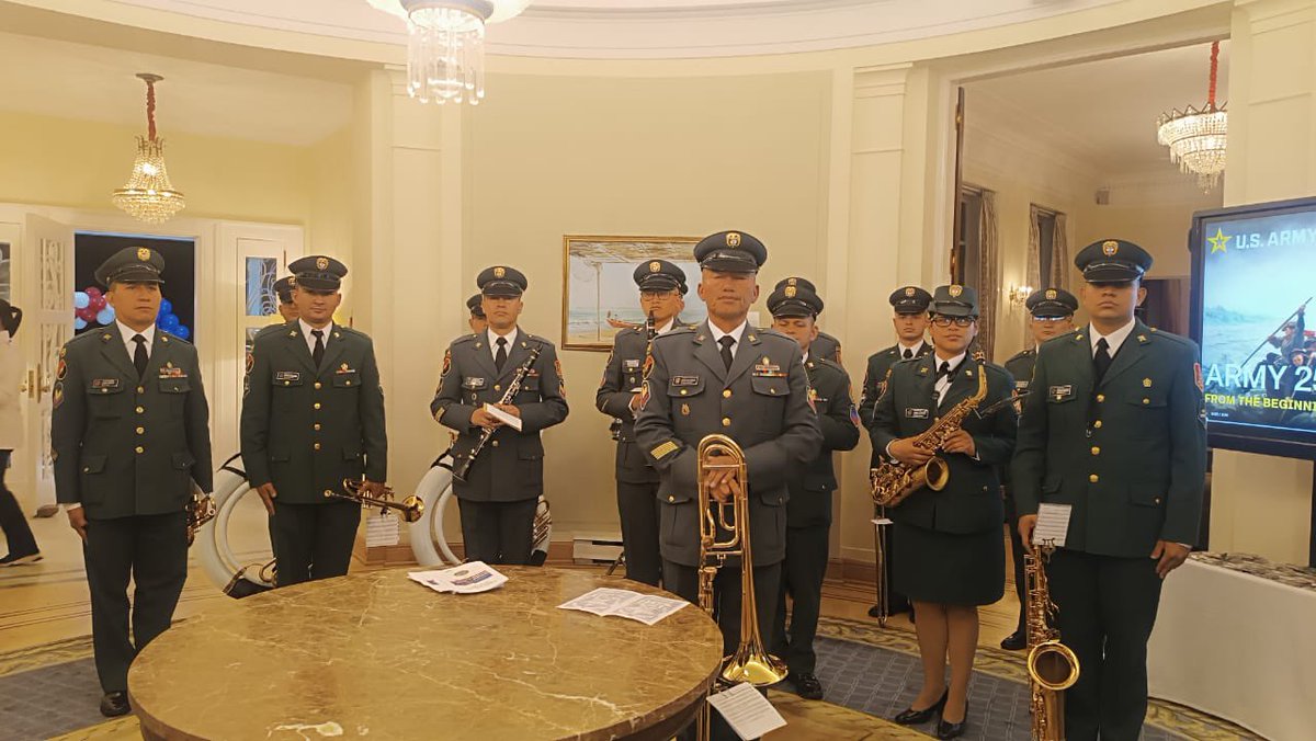 La banda de músicos del Batallón de Infantería N.° 37 Guardia Presidencial de la #Brigada13 realizó los actos protocolarios de la celebración de los 250 años del Ejército de los Estados Unidos que se llevaron a cabo en #Bogotá, con el fin de fortalecer los vínculos con esa