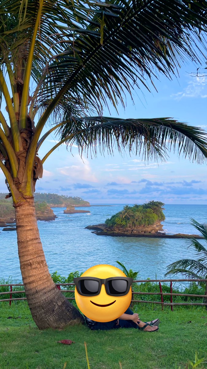 GugumSetia's tweet image. Pantai ini emang asik banget buat rebahan di atas rumput yang hijau 🫶🏼
#LongTrip #OnDuty