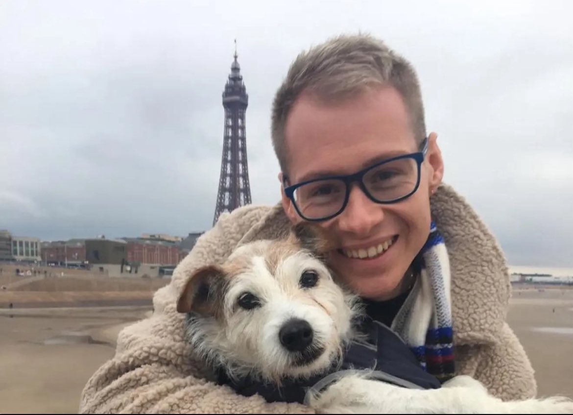 Das war Preston Davey. Ein einjähriger Junge aus England. Der kleine Junge war in die Obhut zweier schwuler Männer gegeben worden, die ihn adoptieren wollten. Innerhalb weniger Monate vergewaltigten die Männer Preston zu Tode.

Die beiden Sexualverbrecher, Jamie Varley