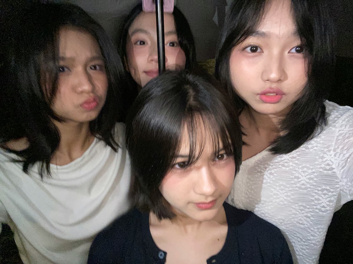 1 payung pake ber 4 wkwkwk