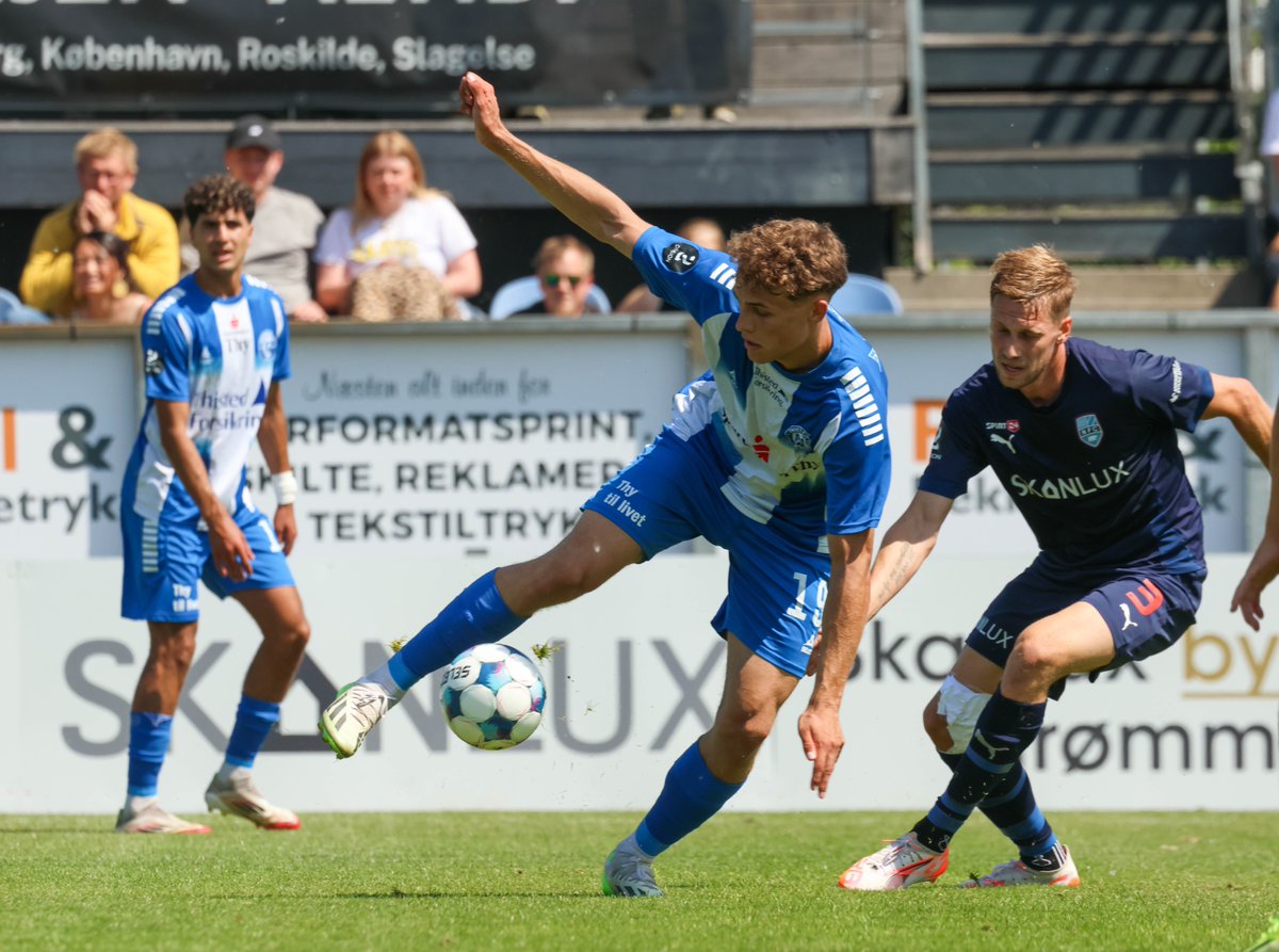 𝗠𝗔𝗥𝗖𝗨𝗦 𝗜𝗠𝗠𝗘𝗥𝗦𝗘𝗡 𝗦𝗞𝗜𝗙𝗧𝗘𝗥 𝗞𝗟𝗨𝗕 ⚽

Den talentfulde angriber skifter til AB på en 2-årig aftale. Drømmen om at leve af fodbolden har vægtet tungt.

🔗 thistedfc.dk/nyheder/marcus…

📸 𝐑𝐚𝐬𝐦𝐮𝐬 𝐋𝐲𝐤𝐤𝐞 𝐂𝐡𝐫𝐢𝐬𝐭𝐞𝐧𝐬𝐞𝐧