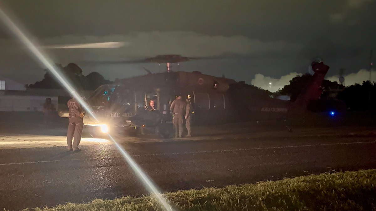 FuerzaAereaCol's tweet photo. Mujer en embrazo gemelar fue trasladada en helicóptero de la #FuerzaAeroespacial🇨🇴, desde el departamento del Chocó, hasta #Cali, para recibir atención médica especializada.
➡️https://t.co/MqHHvjHscE
#CACOM7
#EMAVI
#ProtegemosLaVida
#HonorEsServir https://t.co/oVmGVrYC5w