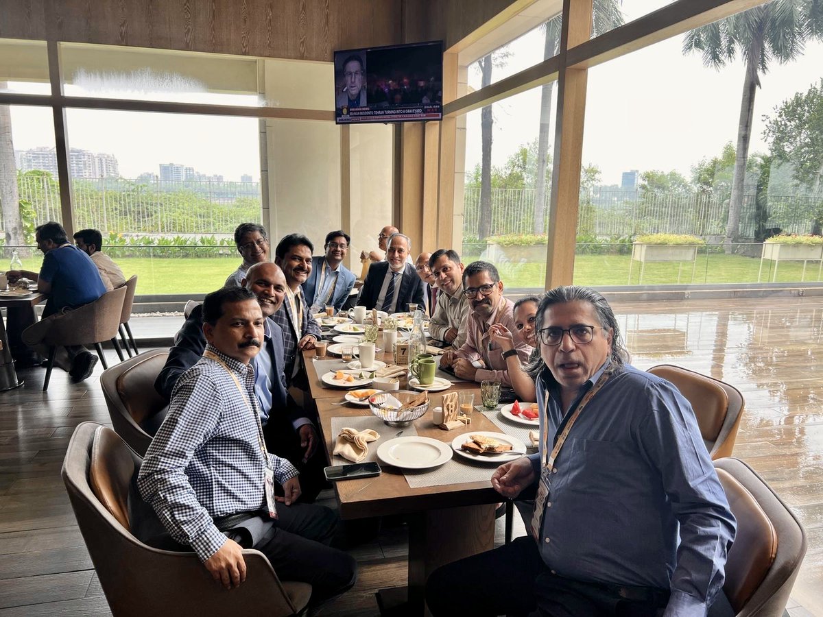 Honored to perform live gastric ESD at the Third Space &amp; Image-Enhanced Endoscopy Workshop by Dr. Pankaj Desai &amp; team at SIDS Hospital, Surat 🙏🏼. Great focused conference with top-notch lectures &amp; live demos. Grateful for the invitation! 🌟👩‍⚕️💉 #Endoscopy #ESD
