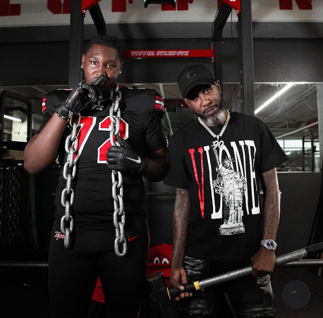 coachmurda90's tweet image. 👏🏿Big shout out to @Coach_Helton @CoachThurm87 @CoachBernardi74 @NickLamaWKU for the outstanding hospitality yall showed @JordanCurll this past weekend at @WKUFootball 
we're excited and looking forward to getting back up to  #BG🖤❤️ #GoTopps #FamilyOverEverything
@pagefootball