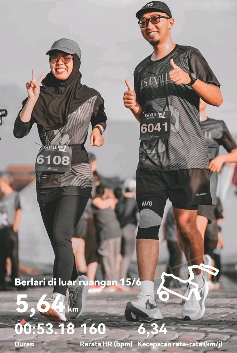 aprielanggra's tweet photo. First race with husbando 😆
HR masih tinggi betul 🥲 https://t.co/q7UgjkoHlI