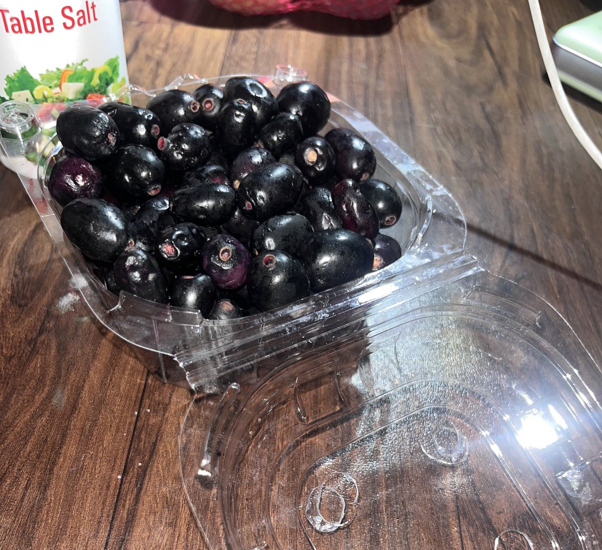 Potato!🚩 (@avoid_potato) on Twitter photo Itni saari jamun,bas 25 rs me.
Hai na steal deal.😎 Itni saari jamun,bas 25 rs me.
Hai na steal deal.😎