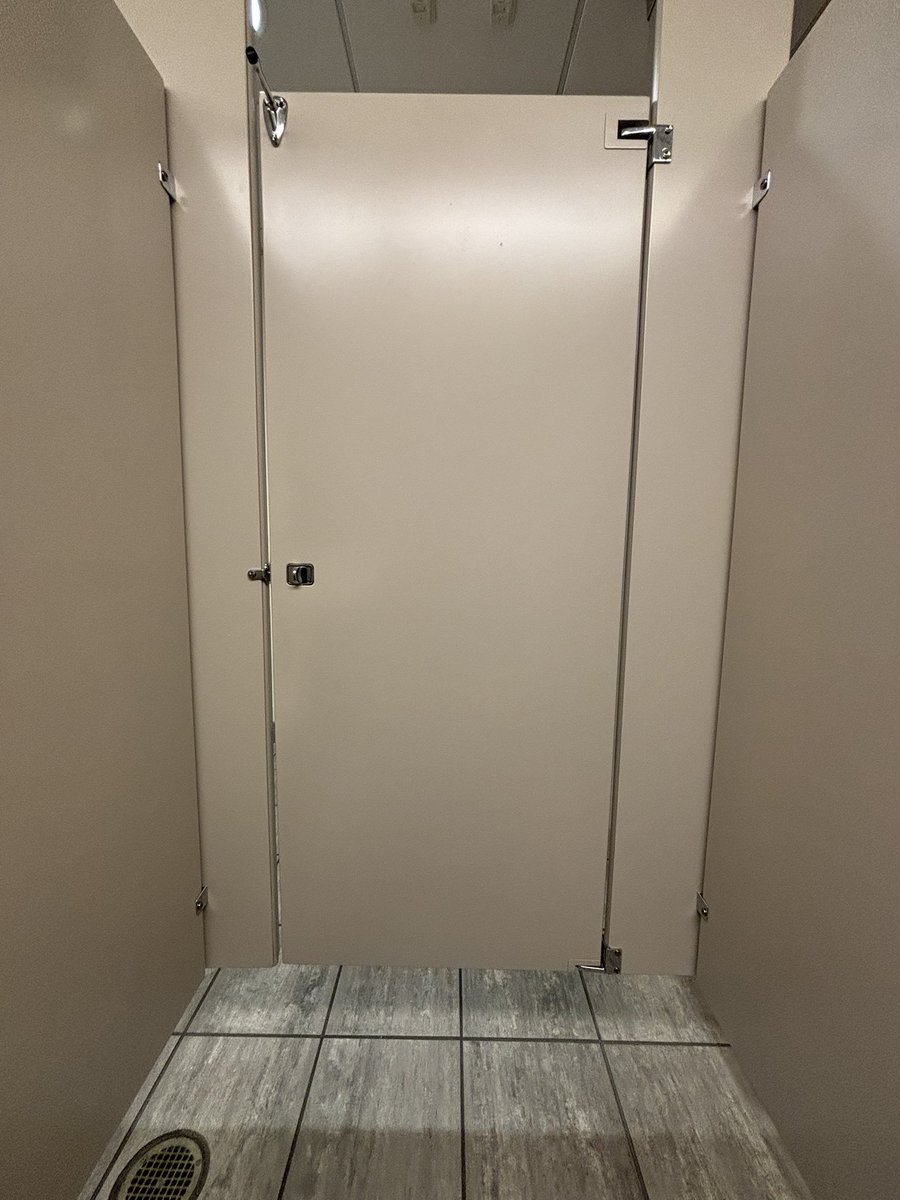 glueguy420's tweet photo. Step into my office #metime #workshits https://t.co/cPiJua0LN0