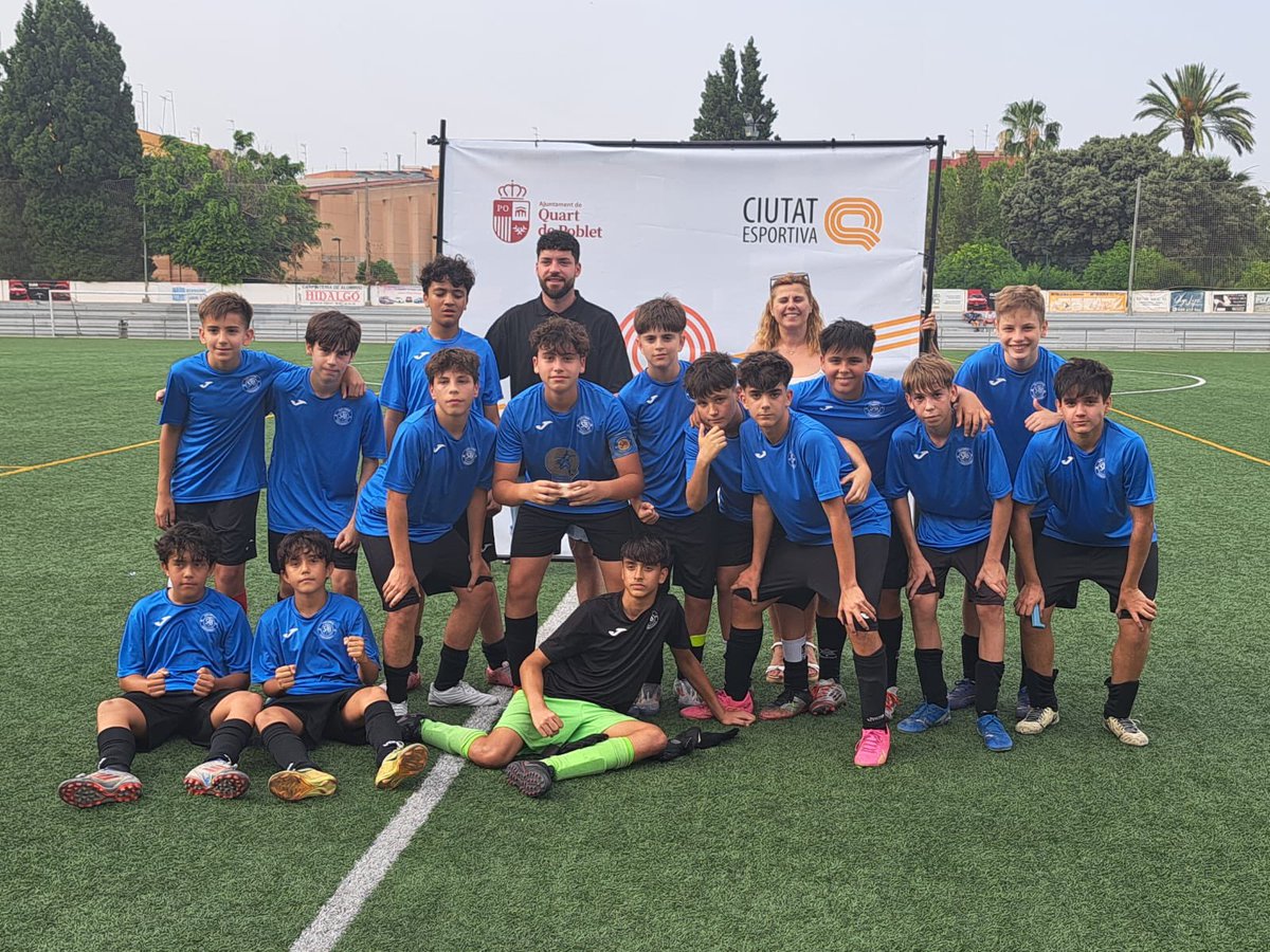 💪🏽 EQUIIIIPO‼️❤️
⠀
🔴⚫🌟 #Alborayanuncaserinde 
#somAUD #somdAlboraya #AlborayaUD
#Fútbol #Escuela #Equipo