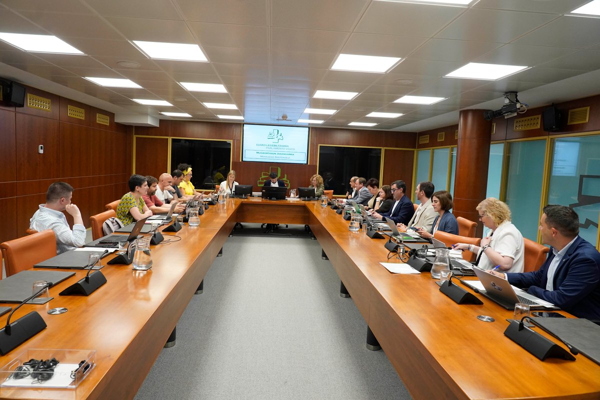 Eusko Legebiltzarra (@pvasco_euskol) on Twitter photo Garcia sailburuak azaldun ditu Donostiako metroaren lanen garapena eta gainkostuak, Mugikortasun Batzordean
➡️legebiltzarra.eus/portal/eu/web/…
La consejera <a href="/susanagarc2/">Susana Garcia Chueca</a> explica el desarrollo y los sobrecostes de las obras del metro de Donostia en <a href="/PVasco_EuskoL/">Eusko Legebiltzarra</a>
➡️legebiltzarra.eus/portal/es/web/… Garcia sailburuak azaldun ditu Donostiako metroaren lanen garapena eta gainkostuak, Mugikortasun Batzordean
➡️legebiltzarra.eus/portal/eu/web/…
La consejera <a href="/susanagarc2/">Susana Garcia Chueca</a> explica el desarrollo y los sobrecostes de las obras del metro de Donostia en <a href="/PVasco_EuskoL/">Eusko Legebiltzarra</a>
➡️legebiltzarra.eus/portal/es/web/…