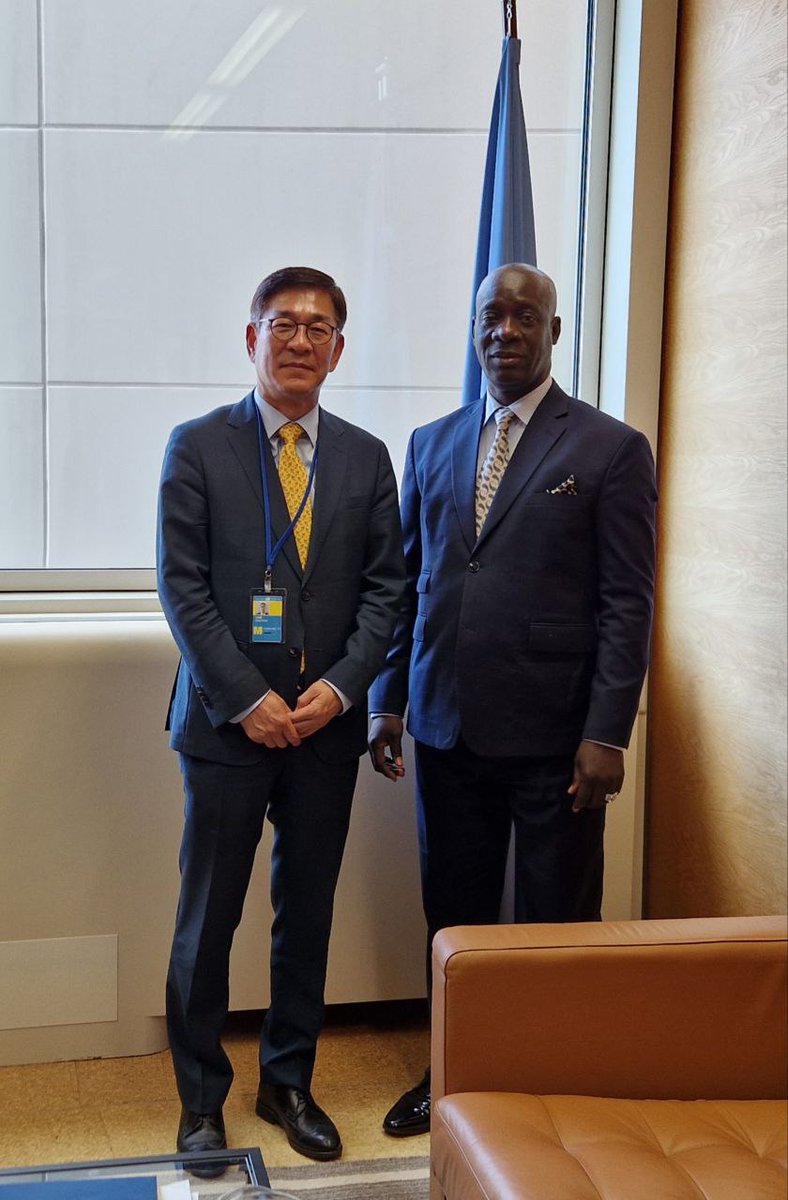 함상욱 대사는 6.17(화) Yacouba Cisse 포괄적핵실험금지조약기구(CTBTO) 준비위원회 의장(주빈 코트디부아르대사)을 면담, 제64차 준비위원회(6.23-25)를 앞두고 CTBTO 주요 현안에 대해 의견을 교환하였습니다.