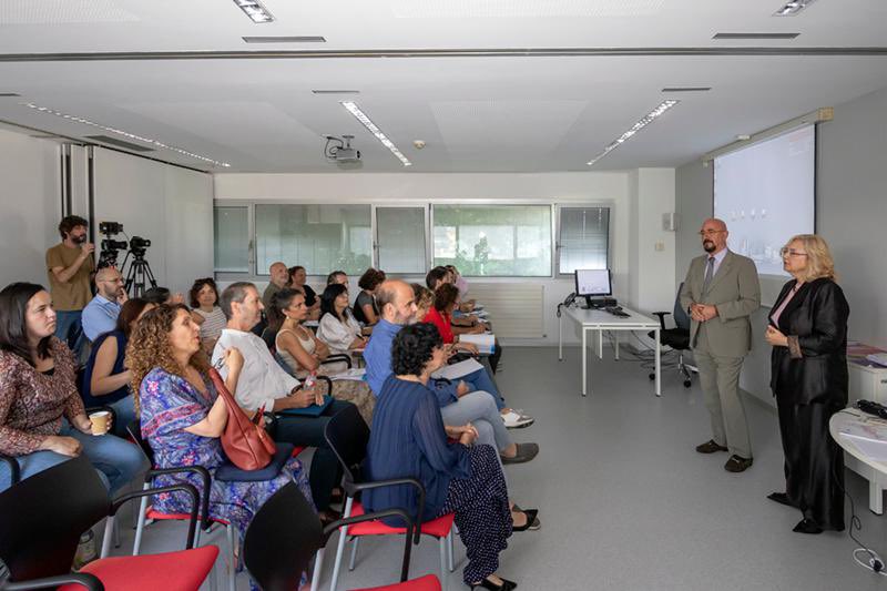 Gobierno Cantabria (@cantabriaes) on Twitter photo ‼️🟢 <a href="/cSaludCantabria/">Consejero de Salud de Cantabria</a> subraya la importancia de los #medicamentosbiosimilares porque son la puerta de entrada a la #innovación
ℹ️👉🏻 bit.ly/3G3mvlB ‼️🟢 <a href="/cSaludCantabria/">Consejero de Salud de Cantabria</a> subraya la importancia de los #medicamentosbiosimilares porque son la puerta de entrada a la #innovación
ℹ️👉🏻 bit.ly/3G3mvlB