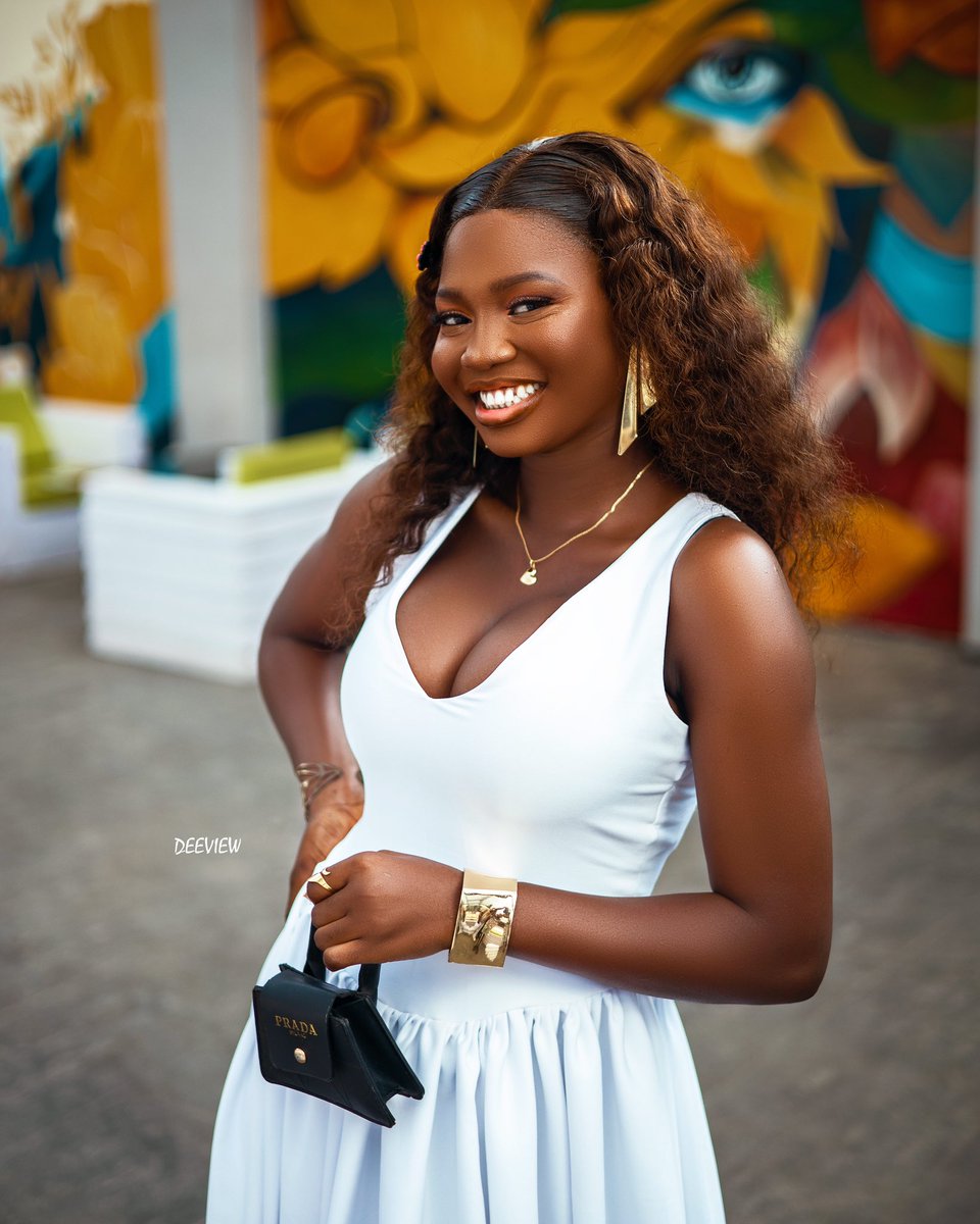 TMWTV don cook again 🥹
We don’t do studio sessions only, we create timeless images outside the studio also🥹🤲

Happy Birthday to a dear friend ✅