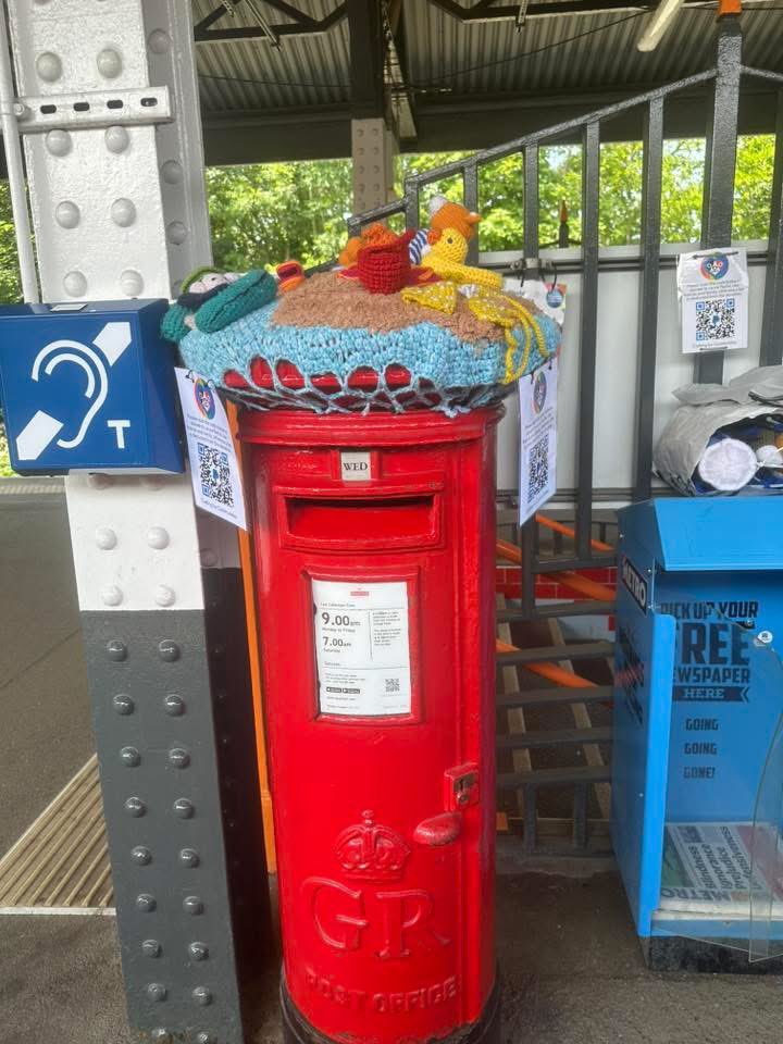 Crafting For Communities have created his outstanding summer themed postbox topper featuring meownself in my swimwear

Thank you so much for all that you do and for bringing a little bit of smiley sunshine to Stourbridge  

#postboxtopper #CatsOfTwitter