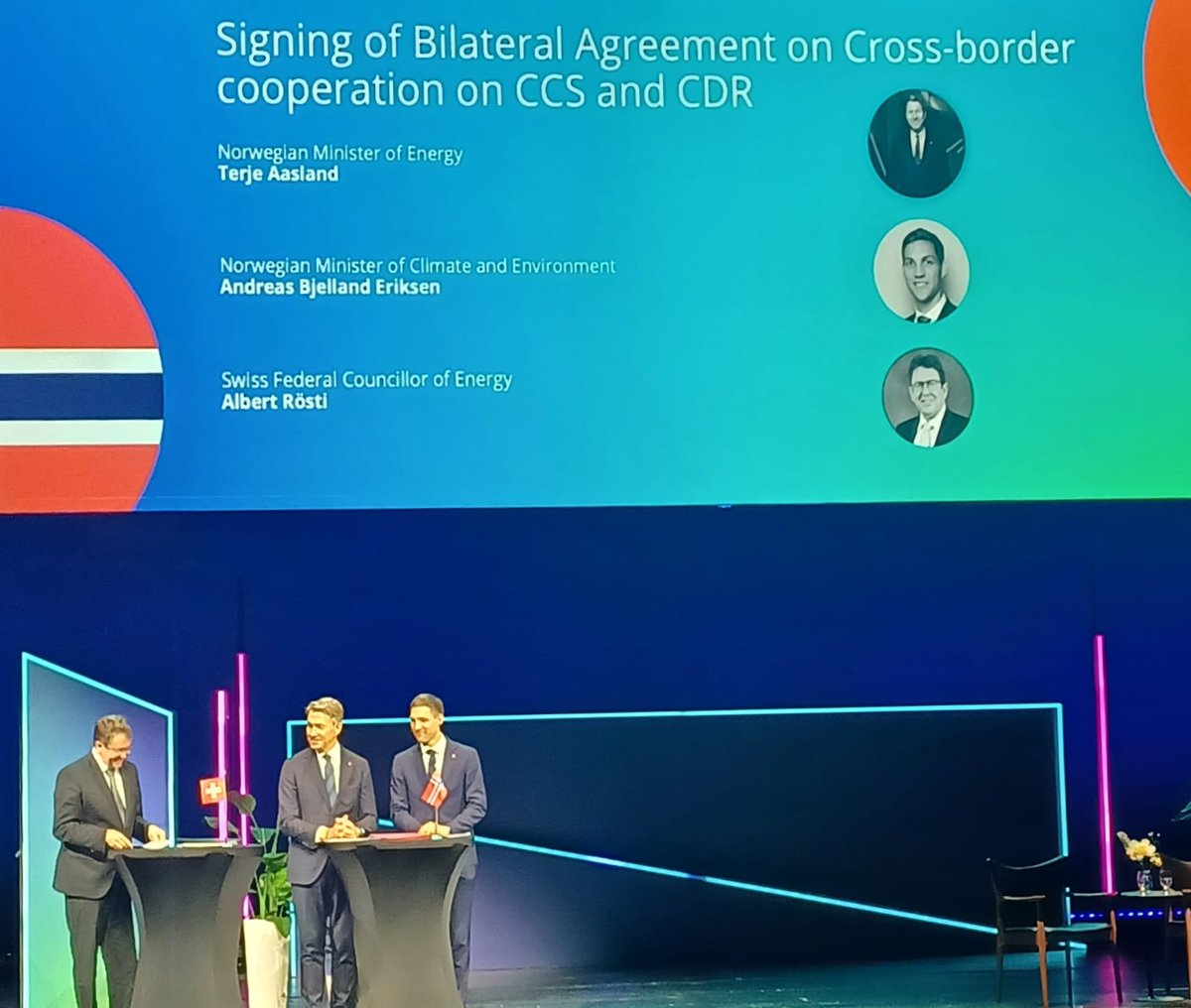 🚢 Today in Oslo, our CEO Koen Coppenholle joined governments &amp; partners to launch #Longship, Europe’s 1st full #CCS chain &amp; home to the world’s 1st #cement capture plant (Brevik). 400,000 tCO2/year stored under the sea 🌊 A true blueprint for cross-border #decarbonisation. 👏
