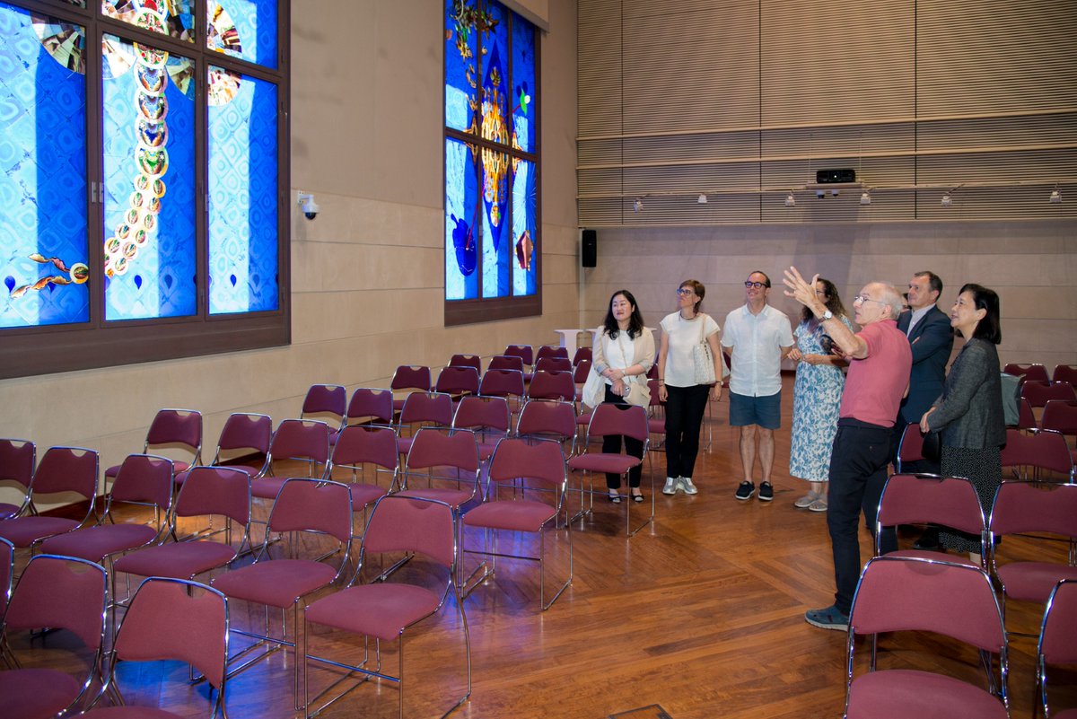 Ahir es va realitzar l'acte de cerimònia d’agraïment de la donació de llibres <a href="/ReadJapan_TNF/">READ JAPAN PROJECT: The Nippon Foundation</a> amb la presència de la Sra. Akiko Shikata, Cònsol General del Japó a Barcelona 🌸

Trobareu els llibres a la #bibliotecadelletres 

🔗scur.cat/Z4GB2M